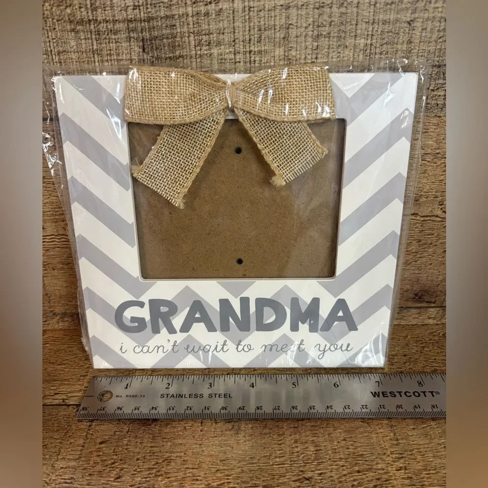 Sonogram Frame For Grandma by Pearhead “I Can't Wait to Meet You Grandma” 7”x7”